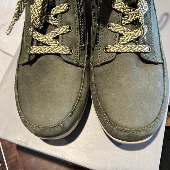 S18. NWT Vionic Shawna Olive Women's Comfort Bootie US9.5 - Picture 4 of 8